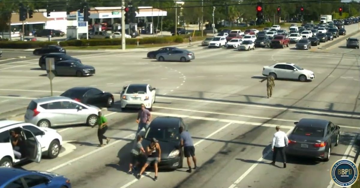 People in Florida Stopped a Car From Crashing Into Traffic After the ...