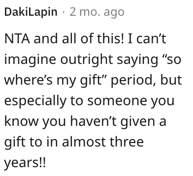 Guy Asks if He’s Wrong for Not Getting His Girlfriend a Present for Her ...